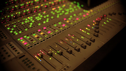 AWASARN SOUND MAN / A MORTE DO ENGENHEIRO DE SOM